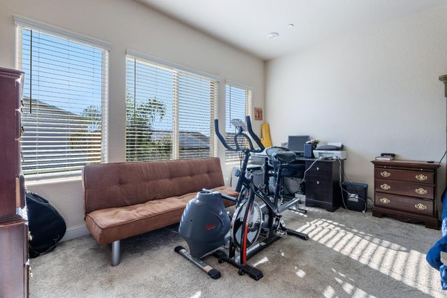 5265 W Lamona Avenue, Fresno, CA 93722