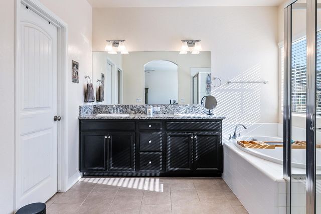 5265 W Lamona Avenue, Fresno, CA 93722