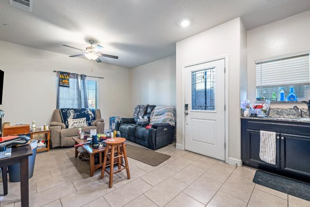 5265 W Lamona Avenue, Fresno, CA 93722