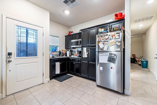 5265 W Lamona Avenue, Fresno, CA 93722