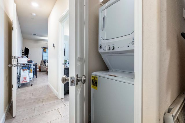 5265 W Lamona Avenue, Fresno, CA 93722