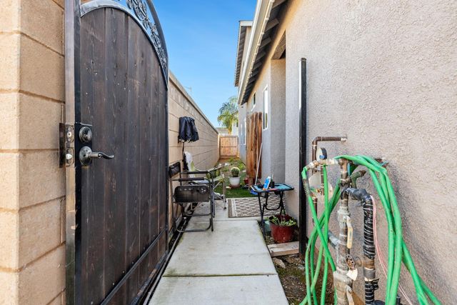 5265 W Lamona Avenue, Fresno, CA 93722