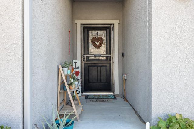 5265 W Lamona Avenue, Fresno, CA 93722