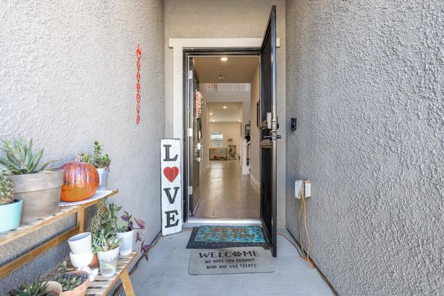 5265 W Lamona Avenue, Fresno, CA 93722