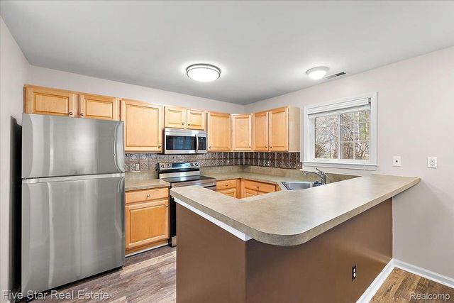 2781 Barclay Way, Ann Arbor, MI 48105