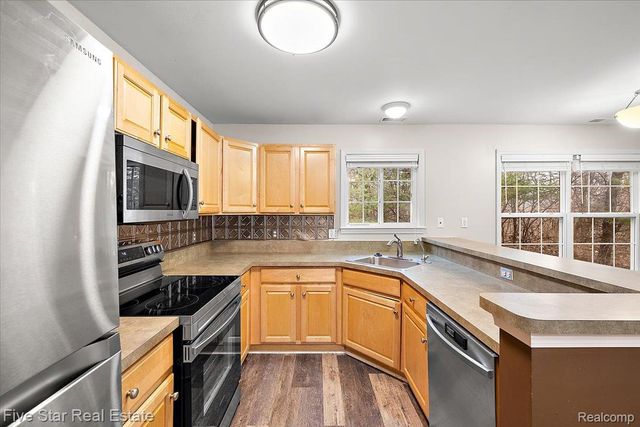 2781 Barclay Way, Ann Arbor, MI 48105