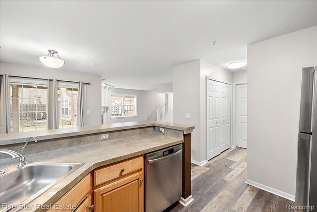 2781 Barclay Way, Ann Arbor, MI 48105