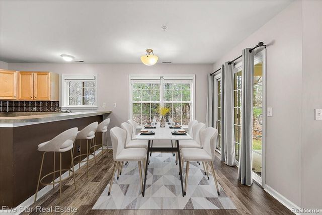 2781 Barclay Way, Ann Arbor, MI 48105