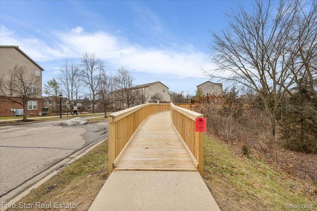 2781 Barclay Way, Ann Arbor, MI 48105