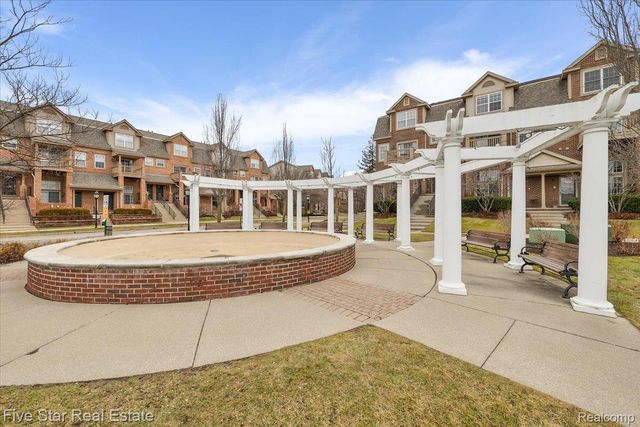 2781 Barclay Way, Ann Arbor, MI 48105