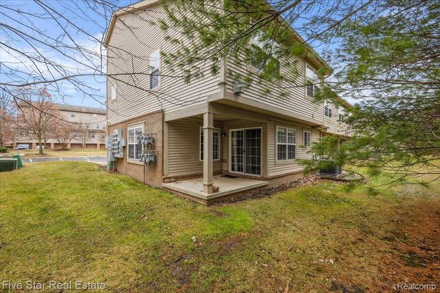 2781 Barclay Way, Ann Arbor, MI 48105