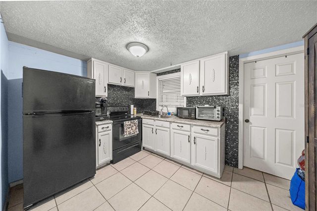 18 E GOLDEN STREET, Beverly Hills, FL 34465