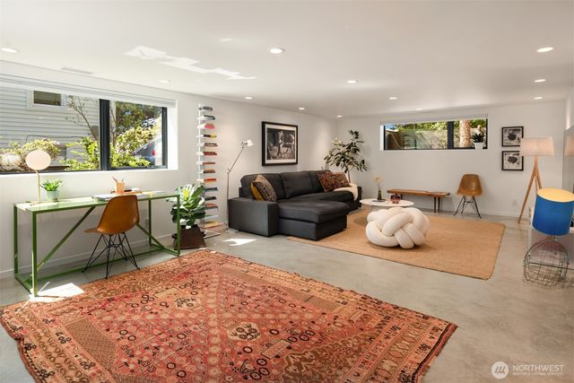 7337 10th Avenue NW, Seattle, WA 98117