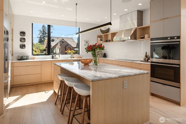 7337 10th Avenue NW, Seattle, WA 98117
