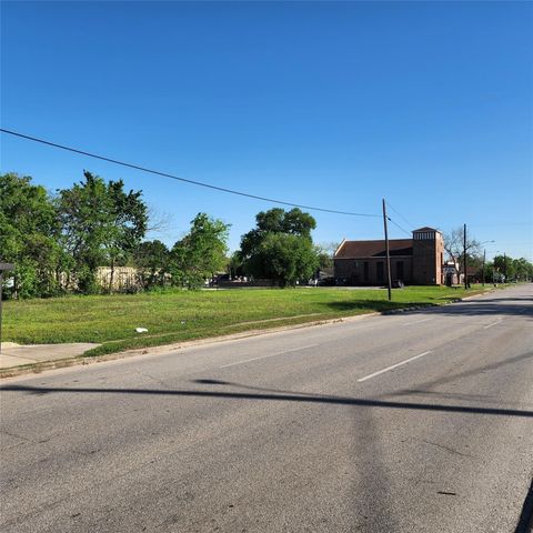 2400 Lockwood Drive, Houston, TX 77020