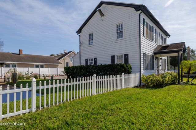 429 N Ridgewood Avenue, Daytona Beach, FL 32114