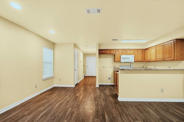 1716 S Waco Street, Van Alstyne, TX 75495