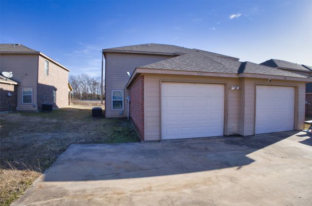 1716 S Waco Street, Van Alstyne, TX 75495