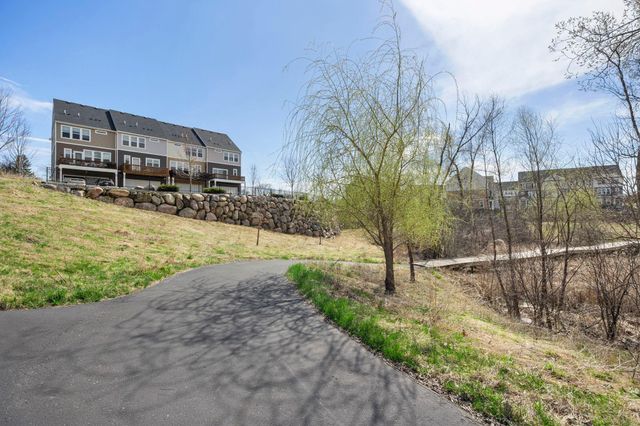 665 Satori Way, Chaska, MN 55318