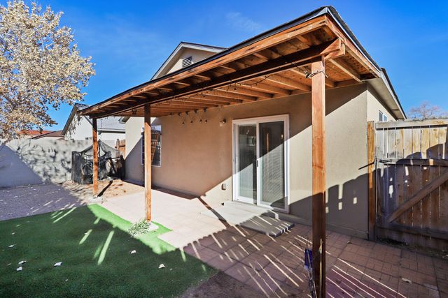 2435 Woodhill Drive NW, Albuquerque, NM 87120
