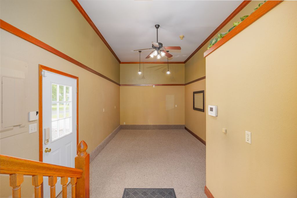 Image 11 of property listing at 1015 W Main Street W, Salem, IL 62881