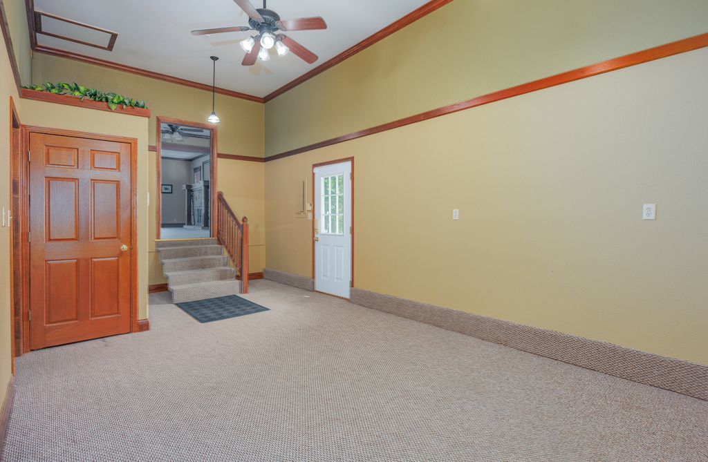 Image 12 of property listing at 1015 W Main Street W, Salem, IL 62881