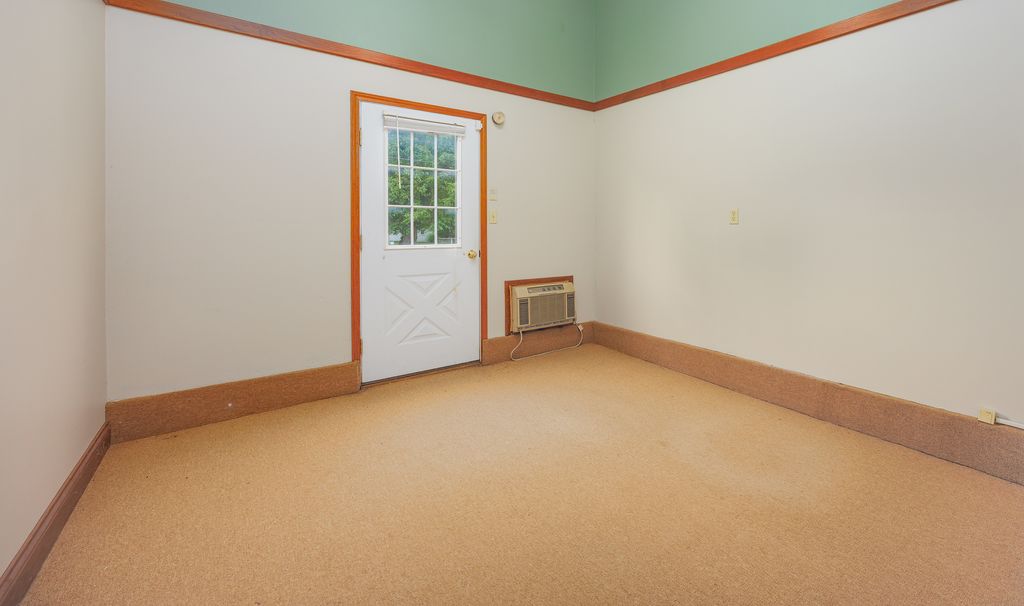Image 13 of property listing at 1015 W Main Street W, Salem, IL 62881