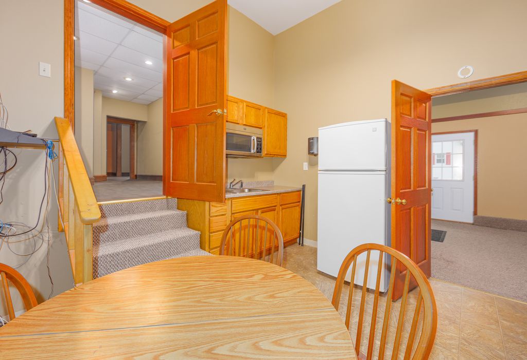 Image 14 of property listing at 1015 W Main Street W, Salem, IL 62881