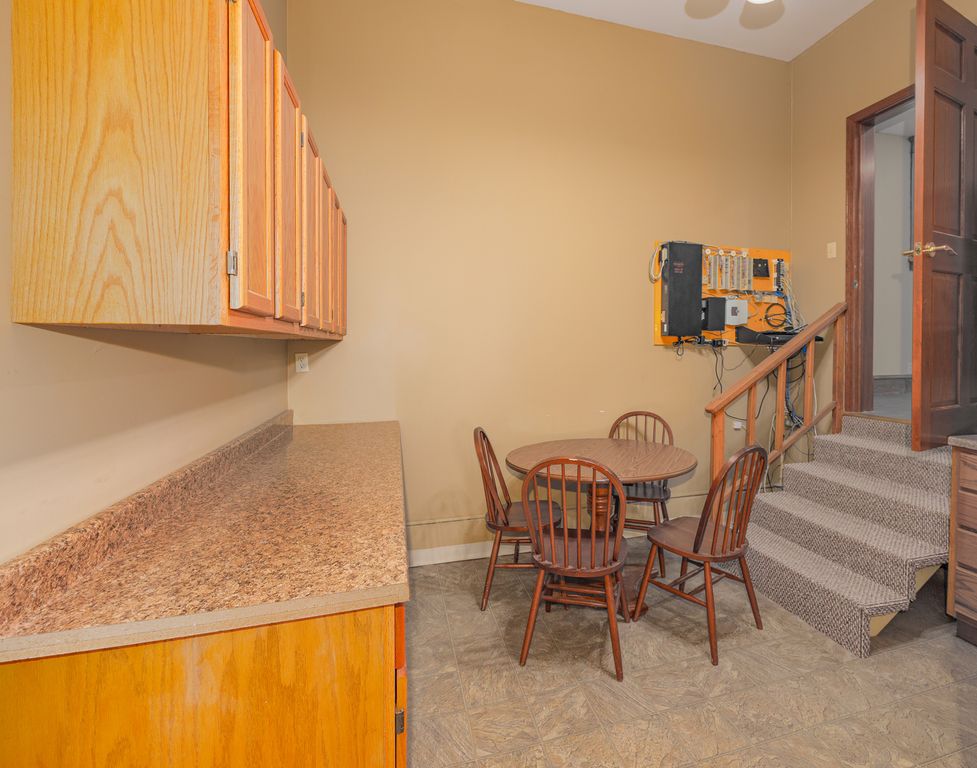 Image 15 of property listing at 1015 W Main Street W, Salem, IL 62881