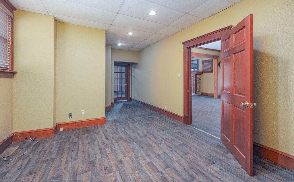 Image 16 of property listing at 1015 W Main Street W, Salem, IL 62881