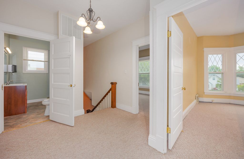Image 18 of property listing at 1015 W Main Street W, Salem, IL 62881