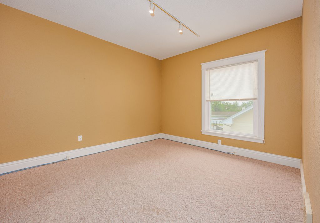 Image 21 of property listing at 1015 W Main Street W, Salem, IL 62881