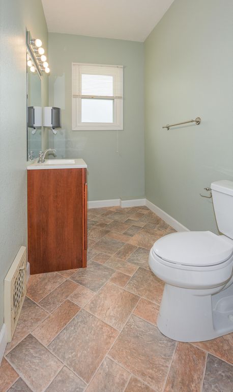 Image 22 of property listing at 1015 W Main Street W, Salem, IL 62881