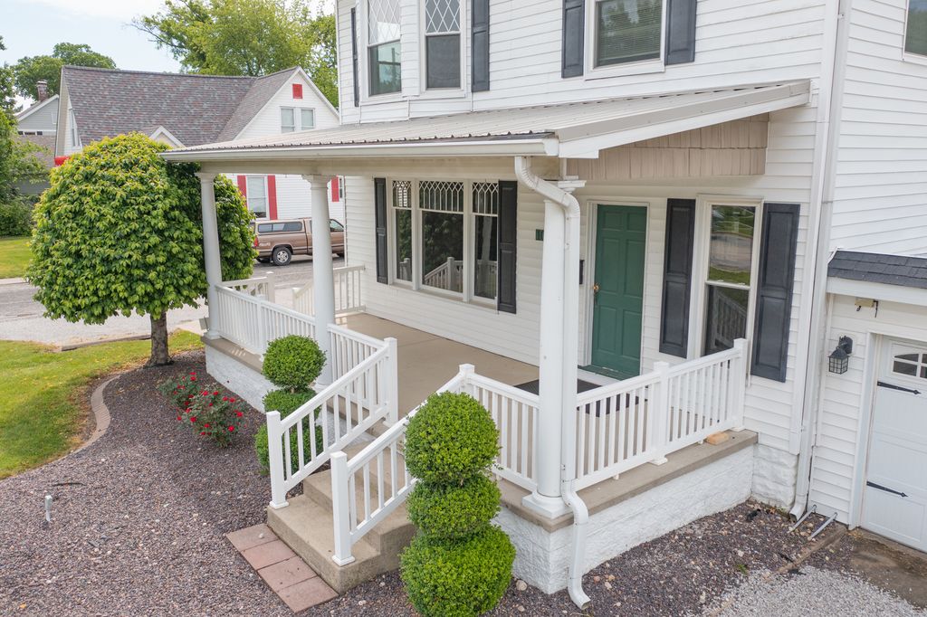 Image 24 of property listing at 1015 W Main Street W, Salem, IL 62881