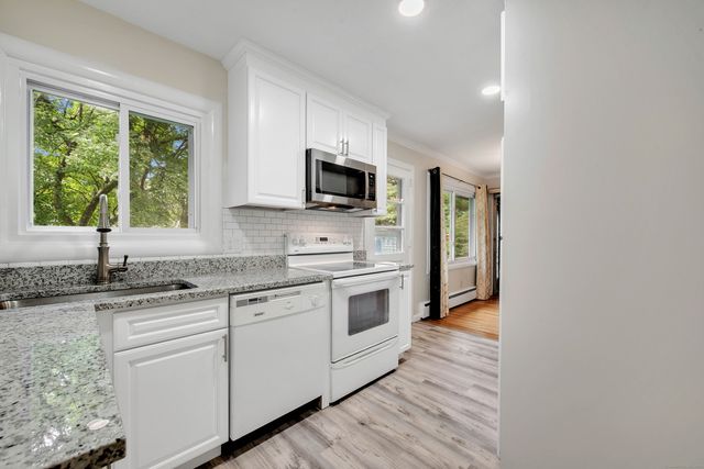 84 Seminole Circle, West Hartford, CT 06117