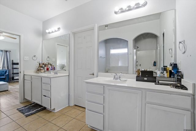 10430 Oakchase Dr, Denham Springs, LA 70706