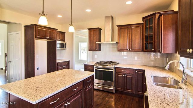 14 Stone Creek Drive, East Greenbush, NY 12061