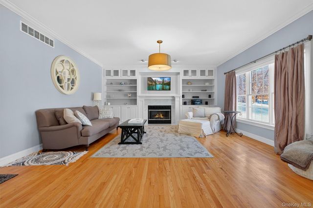 44 Harrisons Trail, Hopewell Junction, NY 12533