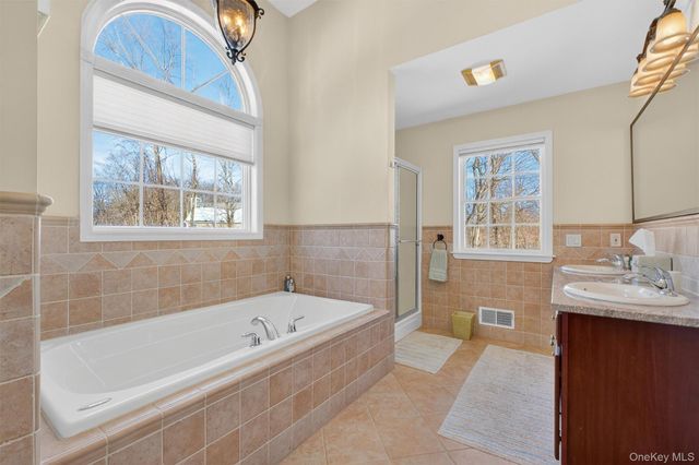 44 Harrisons Trail, Hopewell Junction, NY 12533