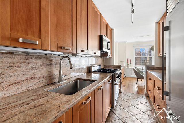 150 W End Ave Apt 19C, New York City, NY 10023