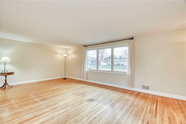 334 Kartes Dr, Greece, NY 14616