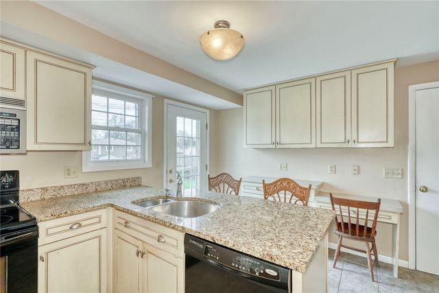 334 Kartes Dr, Greece, NY 14616