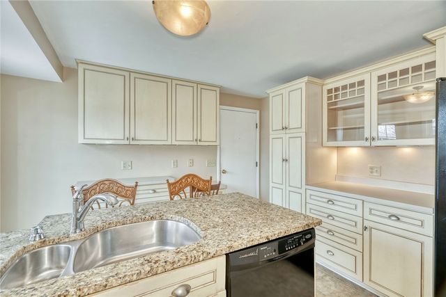 334 Kartes Dr, Greece, NY 14616