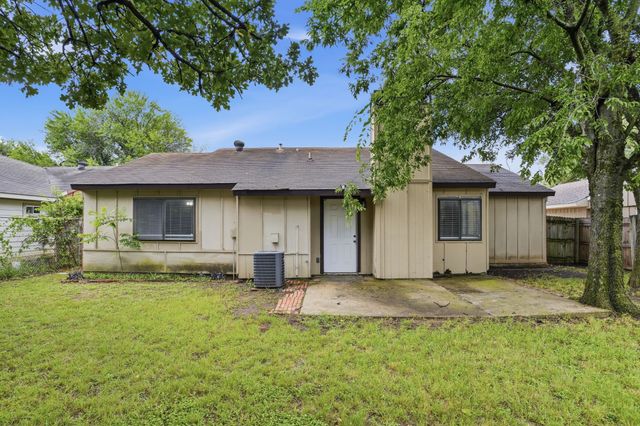 6735 Woodhill Road, Dallas, TX 75217