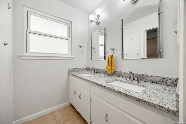 2037 Windy Trl, San Antonio, TX 78232