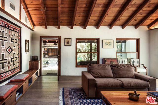 2056 Oakstone, Los Angeles, CA 90046