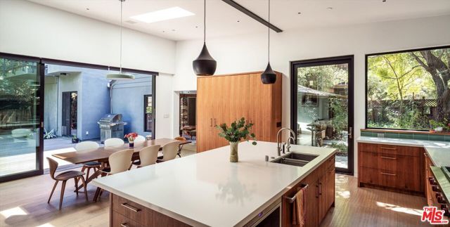 2056 Oakstone, Los Angeles, CA 90046