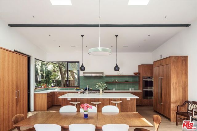 2056 Oakstone, Los Angeles, CA 90046