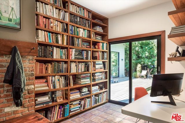 2056 Oakstone, Los Angeles, CA 90046