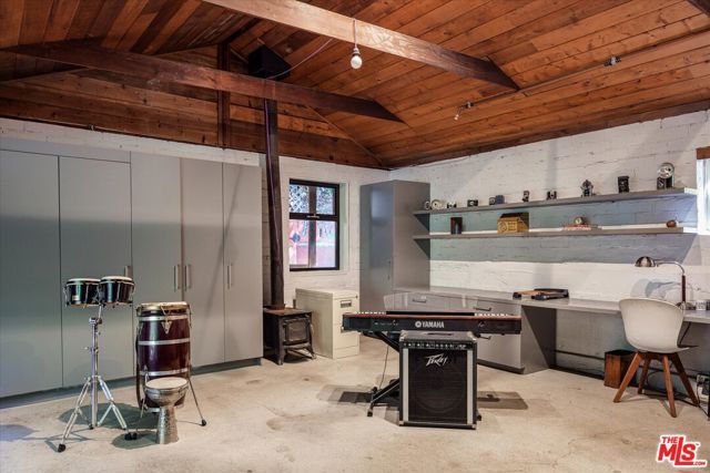 2056 Oakstone, Los Angeles, CA 90046